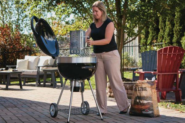 Napoleon 22″ PRO Charcoal Kettle Grill Black Lifestyle - JETFIRE™ Chimney Starter