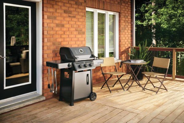 Napoleon Freestyle® Series Gas Grill Lifestyle