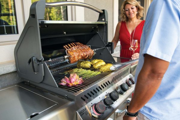 Napoleon Prestige® Gas Grill Series Lifestyle