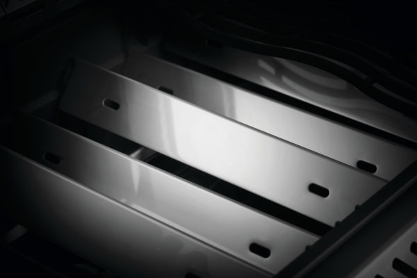 Napoleon Rogue® Series Gas Grill Features - Dual-Level Stainless Steel Sear Plates