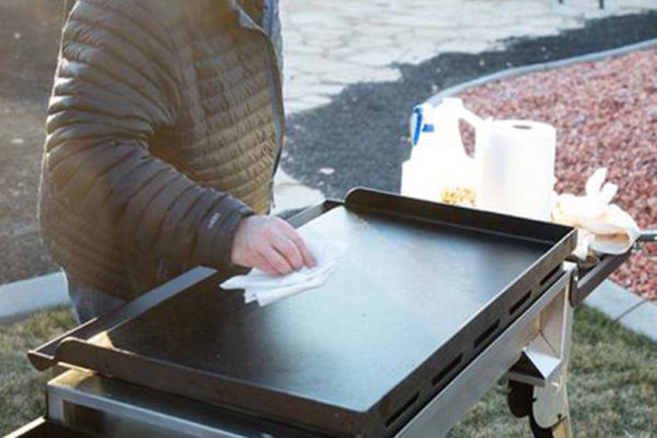 Camp Chef 6-Burner Flat Top 900 Grill and Griddle Features - True-Seasoned Surface