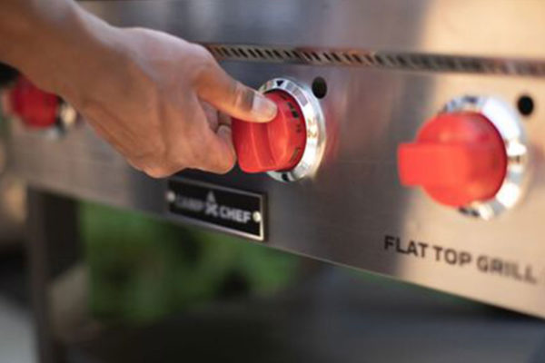 Camp Chef 4-Burner Portable Flat Top 600 Grill and Griddle Features - Adjustable Heat Control