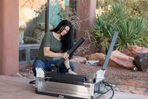 Camp Chef 4-Burner Portable Flat Top 600 Grill and Griddle Features - Portable Design