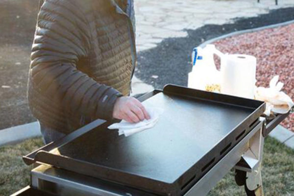 Camp Chef 4-Burner Portable Flat Top 600 Grill and Griddle Features - True Seasoned Surface